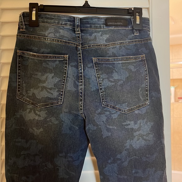 Union Bay Camo print distressed Blue Jeans Size 7 High Rise - Picture 4 of 5
